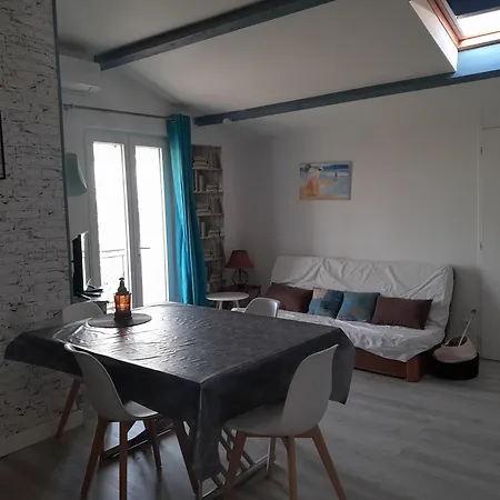 아파트 Des Flots De Ma Vie - Florence Et Virginie Gossin - *